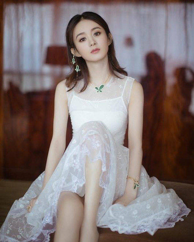 Không vội vã trở lại showbiz ngay sau khi sinh nở, Triệu Lệ Dĩnh đến nay vẫn tiếp tục im hơi lặng tiếng.