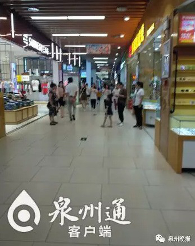 Siêu thị nơi mẹ kế họ Thời làm việc.