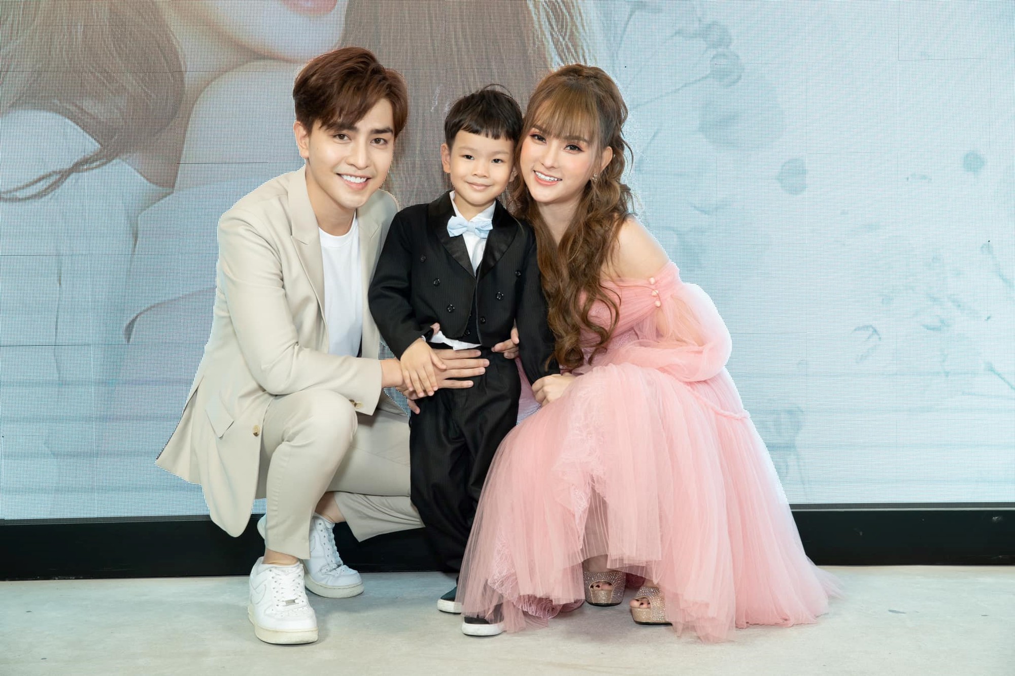 Hiện tại, cả Thu Thủy và Kin Nguyễn đều đã khóa tính năng bình luận trên facebook cá nhân.