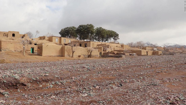 Những ngôi nhà xây bằng gạch bùn ở ngôi làng của Mangal.