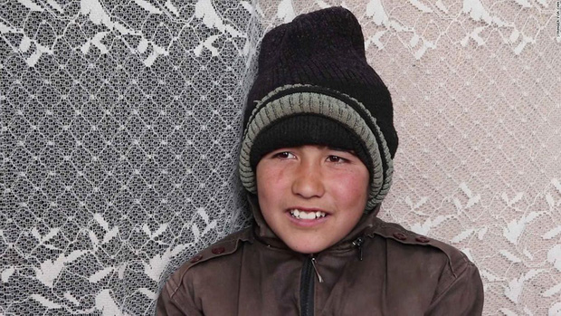 Mangal sinh ra là con gái nhưng lại phải sống như một cậu con trai vì tập tục Bacha Posh.