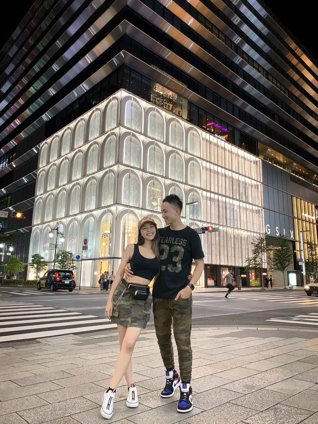 Cùng với Anh Vũ, bạn gái anh cũng chia sẻ khoảnh khắc hạnh phúc của cả hai, thay lời chứng minh cặp đôi đã thoải mái công khai mối quan hệ tình cảm trên mạng xã hội.