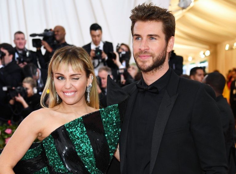 Miley Cyrus và Liam Hemsworth liên tục dính tin đồn hôn nhân không hạnh phúc
