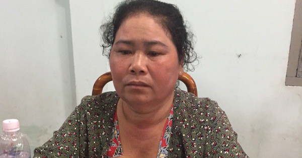 Hồng tại cơ quan công an.