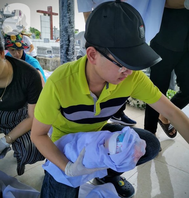 Vừa học vừa tham gia thiện nguyện, chàng trai được nhà trường giảm học phí