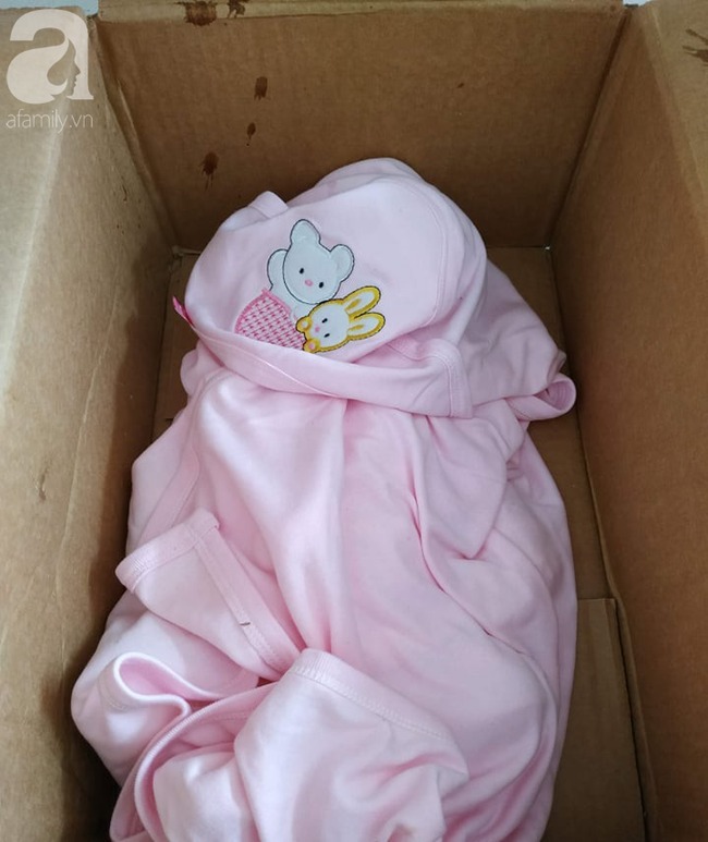 Hài nhi vô tội bị mẹ ném từ tầng 31 chung cư Linh Đàm đã được nhóm tình nguyện chôn cất