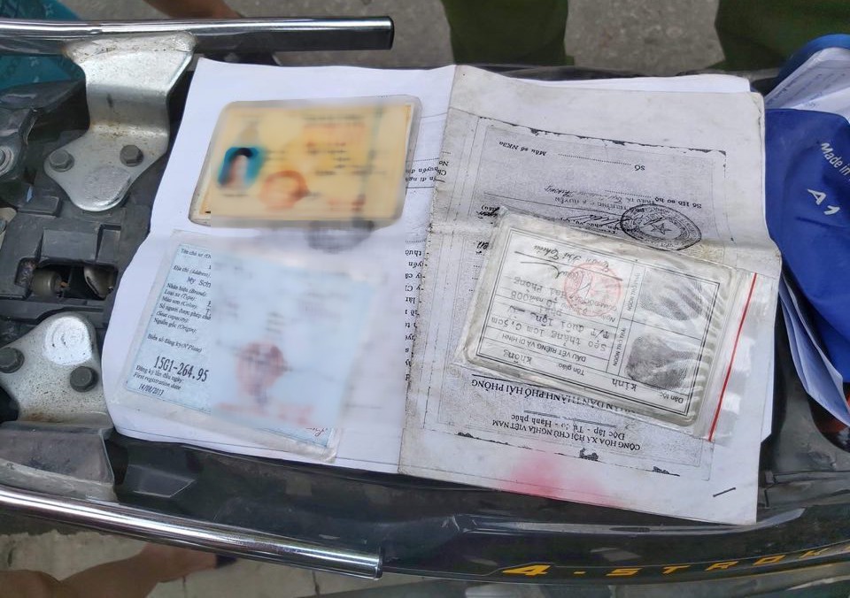 Giấy tờ có trong cốp xe của nạn nhân
