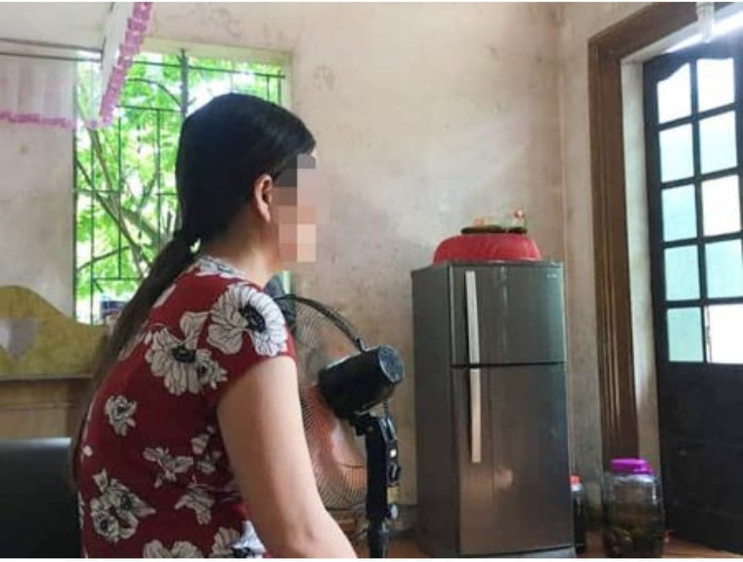 Chị Hà - mẹ hai bé gái bị hàng xóm xâm hại tình dục. (Tên nhân vật được thay đổi).