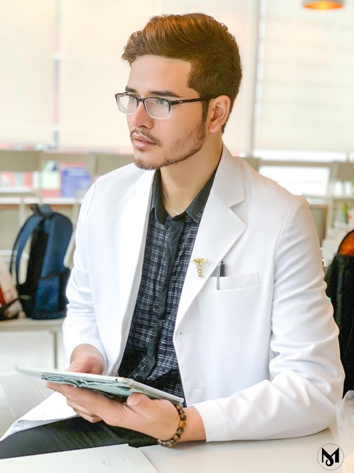 Nhan sắc chẳng kém gì soái tây của chàng trai dân tộc này