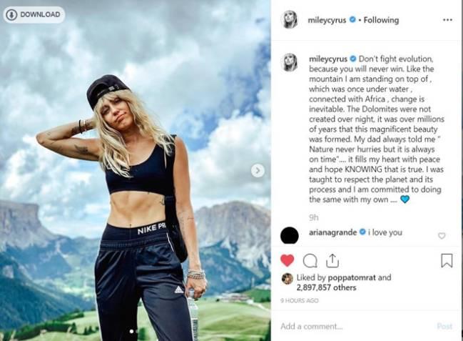 Bức hình Miley chia sẻ sau khi chính thức chia tay Liam - Ảnh: Internet