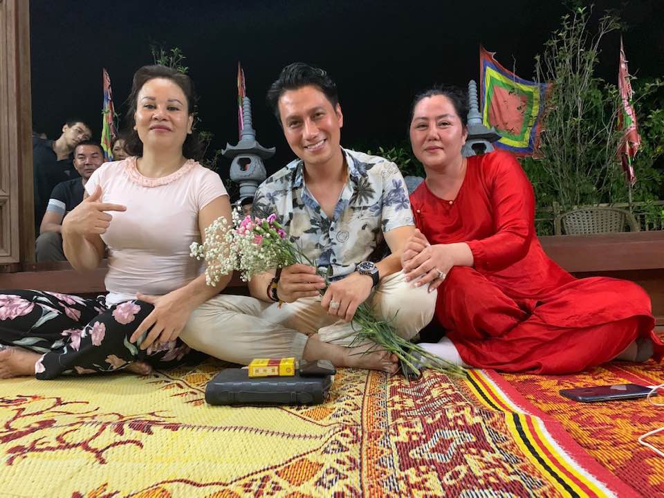 Bức ảnh Việt Anh chụp cùng người quen.