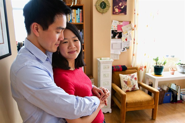 Anh còn hứa sẽ biếu bố mẹ tôi một món tiền lớn sau khi hai người lấy được nhau. (Ảnh minh họa)