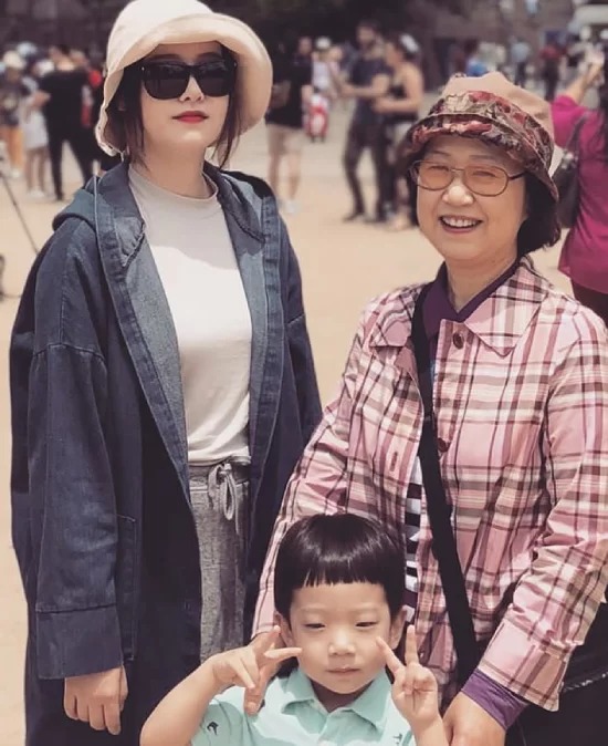 Goo Hye Sun và mẹ.
