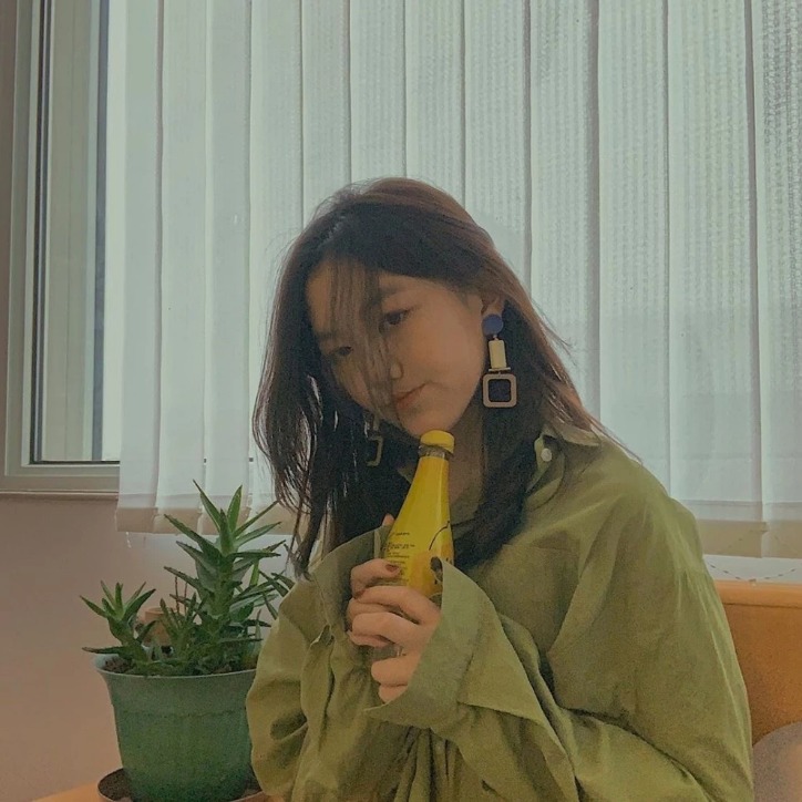 Lý Yên tạo dáng quá mức thần thái, thu hút sự chú ý của cộng đồng mạng