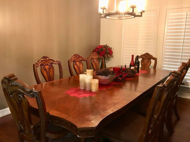 Góc ăn uống ấm cúng với nội thất bằng chất liệu gỗ.