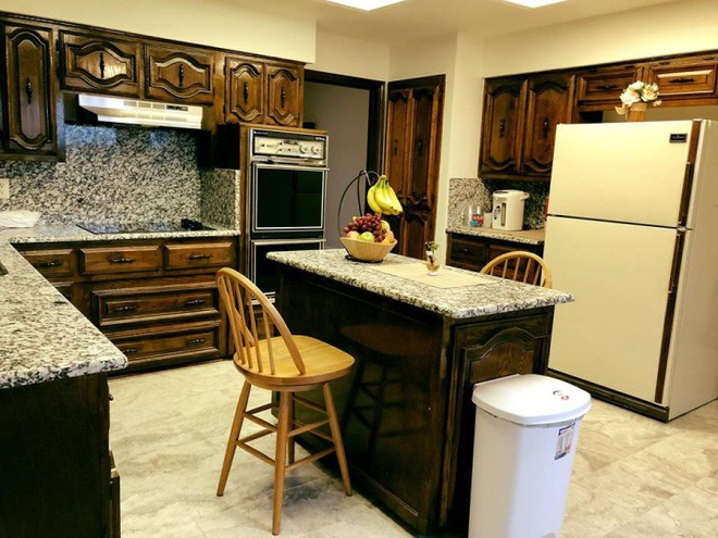 Khu vực nhà bếp Một bàn ăn khác