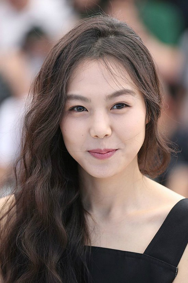 Kim Min Hee bị mẹ ruột từ mặt và và sự nghiệp của cô tại Hàn Quốc bị ảnh hưởng không nhỏ.