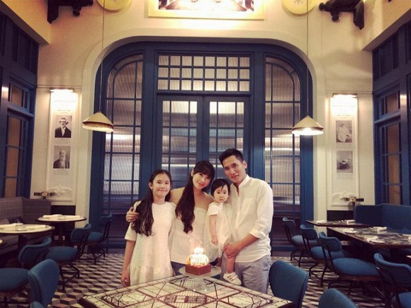 Anh Thư - bà xã BTV Quốc Khánh là đồng nghiệp của anh tại Đài truyền hình Việt Nam. Cuộc hôn nhân của họ khá hạnh phúc. Hiện tại, Quốc Khánh và Anh Thư có 2 cô con gái xinh xắn, đáng yêu.