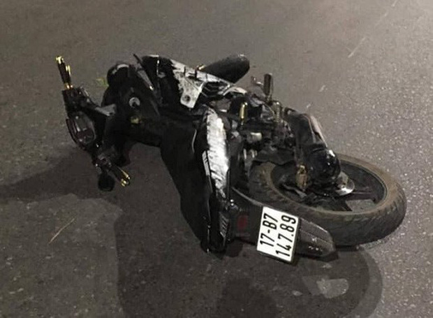Chiếc xe máy gặp tai nạn tại hiện trường.