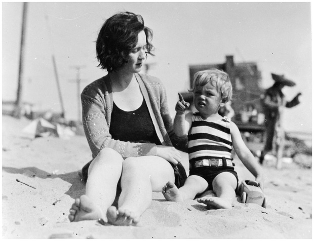 Marilyn Monroe và mẹ