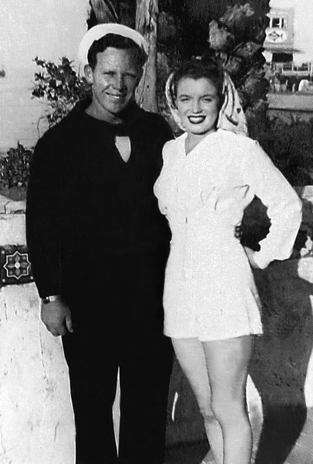 Marilyn Monroe và người chồng James Dougherty