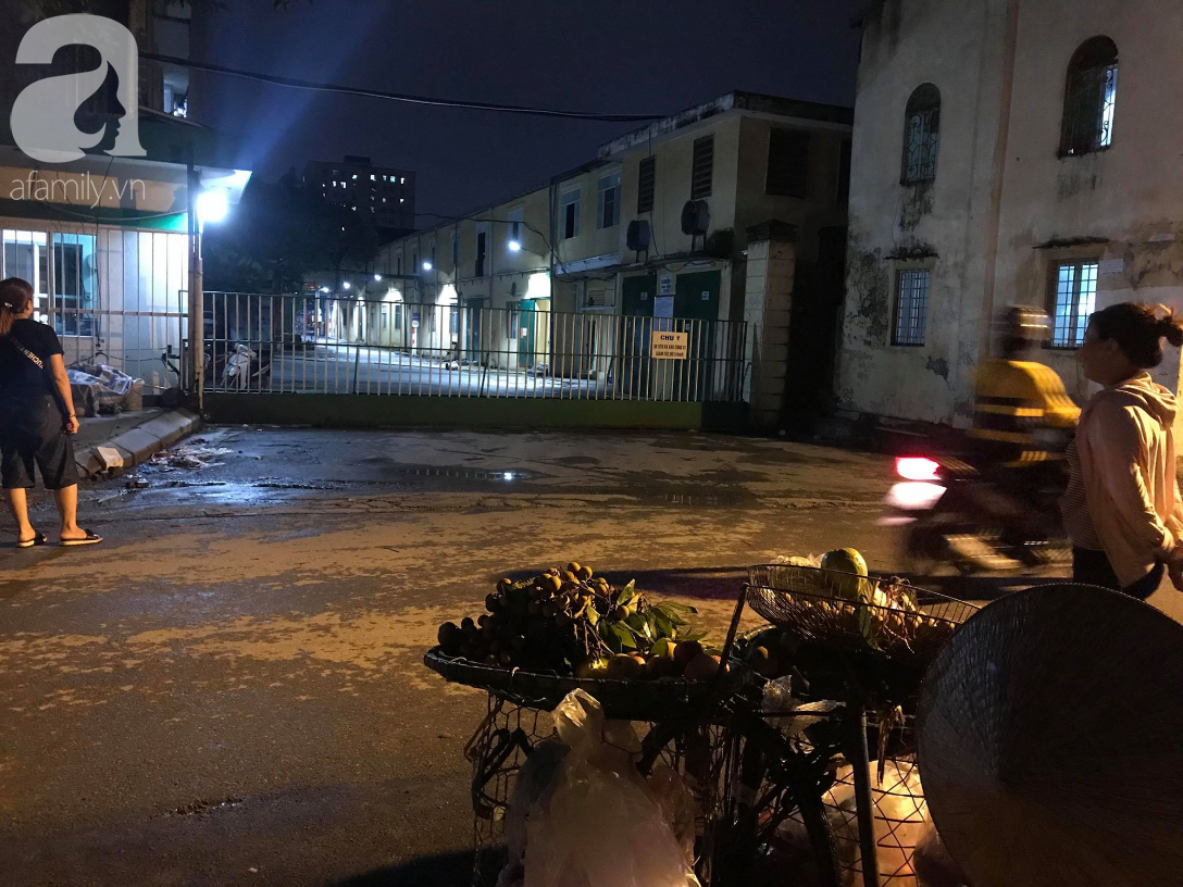 Các hàng quán vỉa hè đã được yêu cầu giải tán.