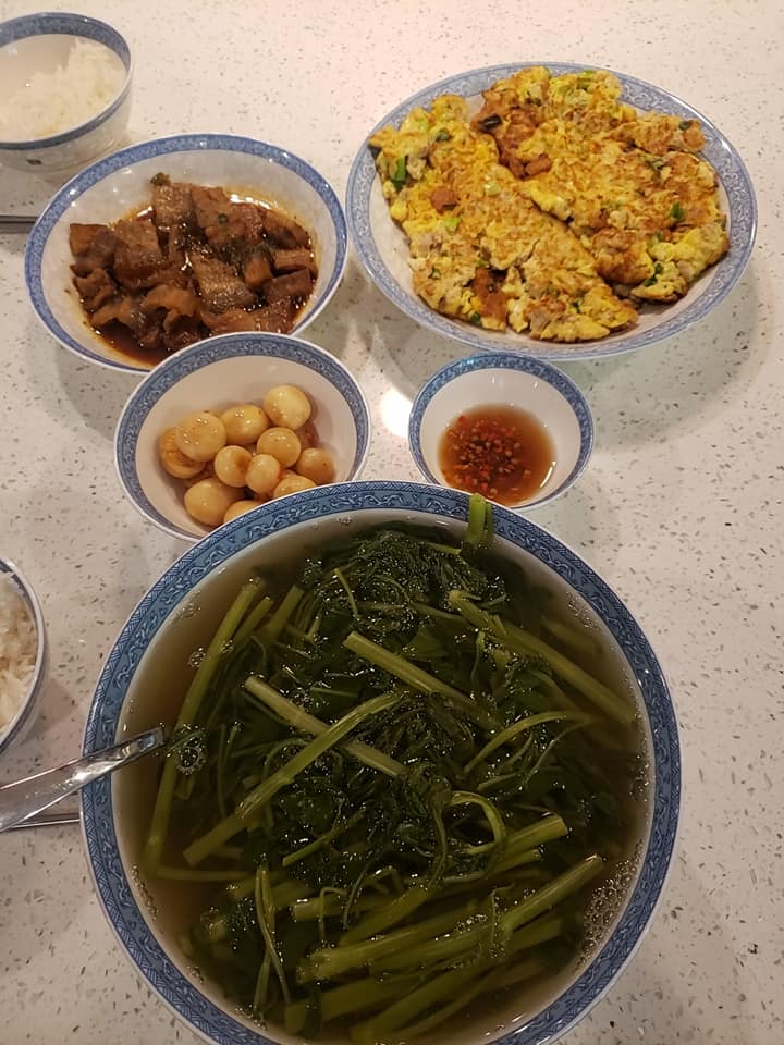  Bữa ăn toàn món Việt ngay khi nữ danh hài về Mỹ.