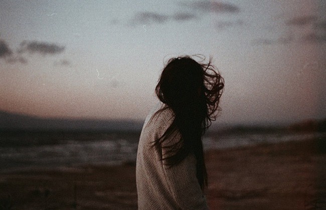 Tôi mệt mỏi và ám ảnh khi nghĩ đến việc mình chỉ là thế thân thôi. (Ảnh minh họa)