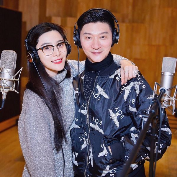 Phạm Băng Băng bên cạnh bố của mình.