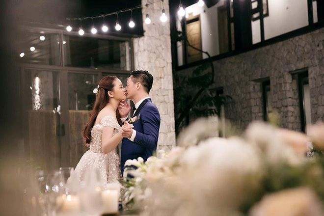 Đức An tiết lộ muốn cùng vợ tổ chức đám cưới khi con gái lớn và hiểu biết. Nhưng hiện tại cả hai chưa lên kế hoạch cụ thể vì quá bận rộn với chuyện chăm con.