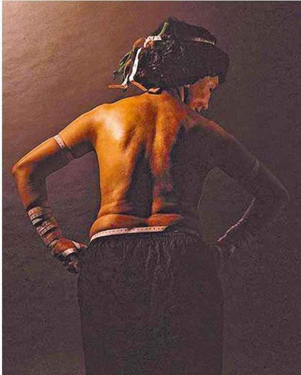 Hoàng Hạ Huệ không ngại ngần đăng ảnh bán khoả thân trên mạng xã hội Facebook