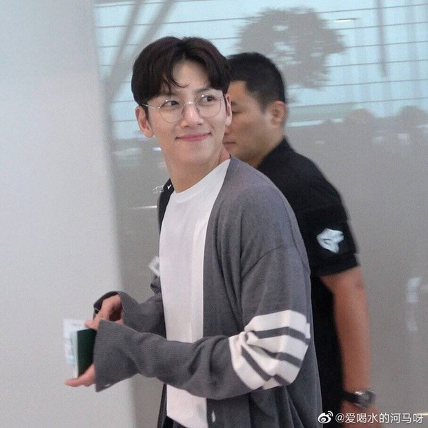 Trước đó cuối tháng 8, mỹ nam xứ Hàn vừa đến Việt Nam tham dự một sự kiện tại Hà Nội.