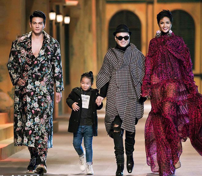 Đỗ Mạnh Cường từng đưa cả con nuôi lên sàn diễn thời trang.