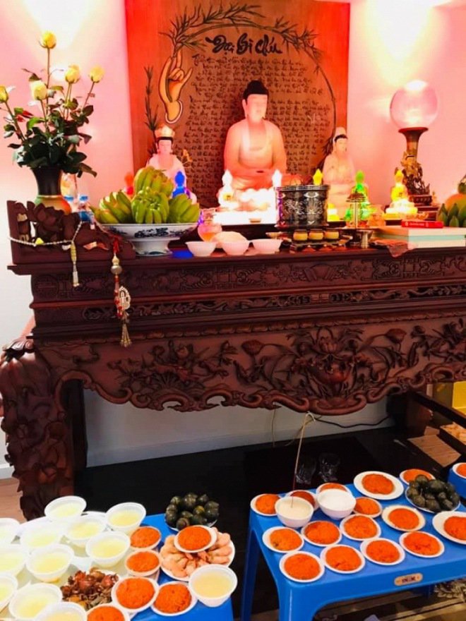 Trương Nam Thành và vợ vừa tổ chức tiệc đầy tháng cho các con.