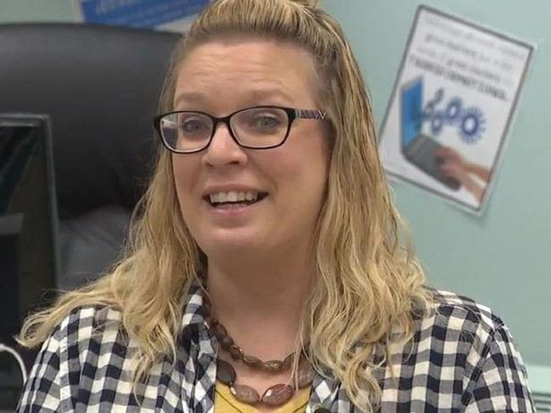 Cô Sarah Horner, mẹ của Riley Horner.