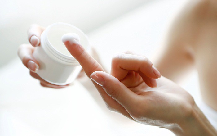 Bà mẹ 5 con bị nhiễm độc thủy ngân từ một loại kem làm trắng da, chống nhăn nhập khẩu.