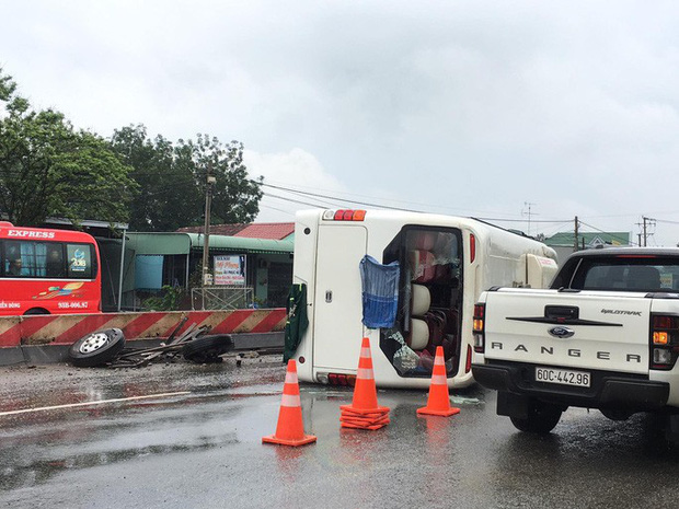 Nhiều hành khách được đưa đi cấp cứu