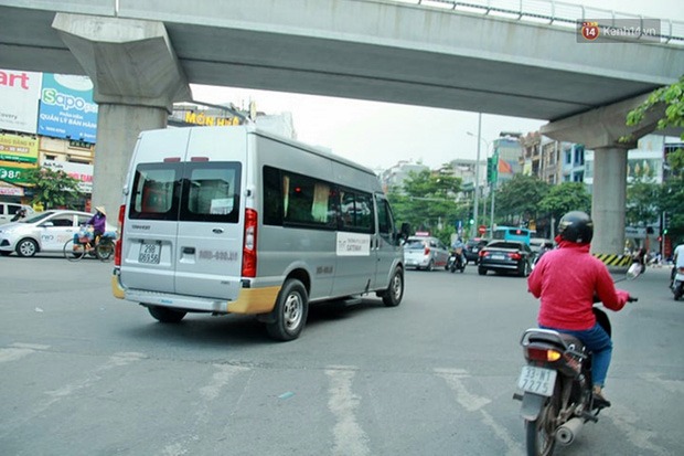 Chiếc xe đi tới trường Gateway, tiếp tục tái hiện sự việc