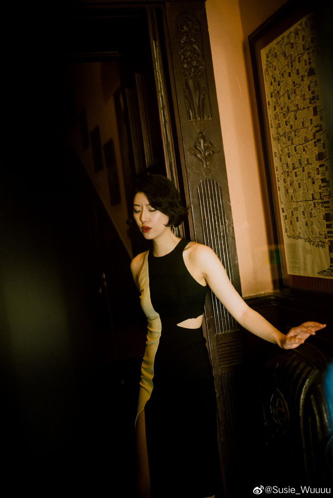 Tình mới của Lý Á Bằng nhận được nhiều lời ngợi khen của cư dân mạng bởi nhan sắc và vóc dáng thanh tú