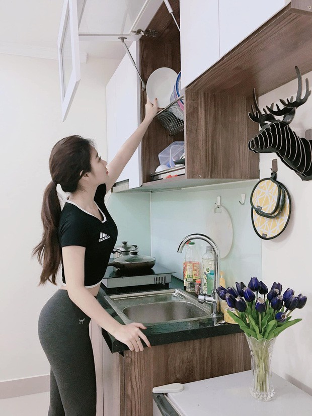 Có vẻ như cuộc sống của Hương sau 6 tháng được dân mạng biết đến rất tốt nên nhan sắc không ngừng lên hương.