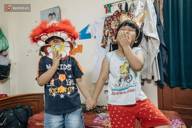 Hai cô con gái sinh đôi là niềm hạnh phúc sau gần 7 năm cặp vợ chồng kiếm tìm.