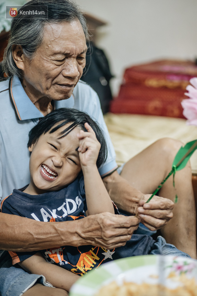 Hai vợ chồng đến với nhau khi đã đi qua hơn nửa cuộc đời.