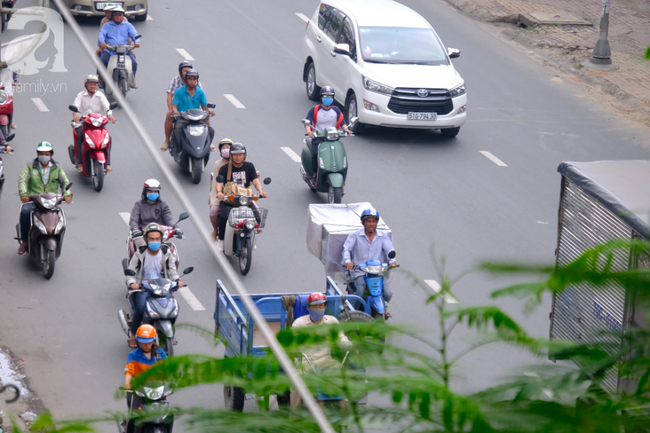 Dưới đường không một chút nắng