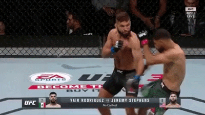 Pha chọc mắt dẫn tới chấn thương của Stephens.