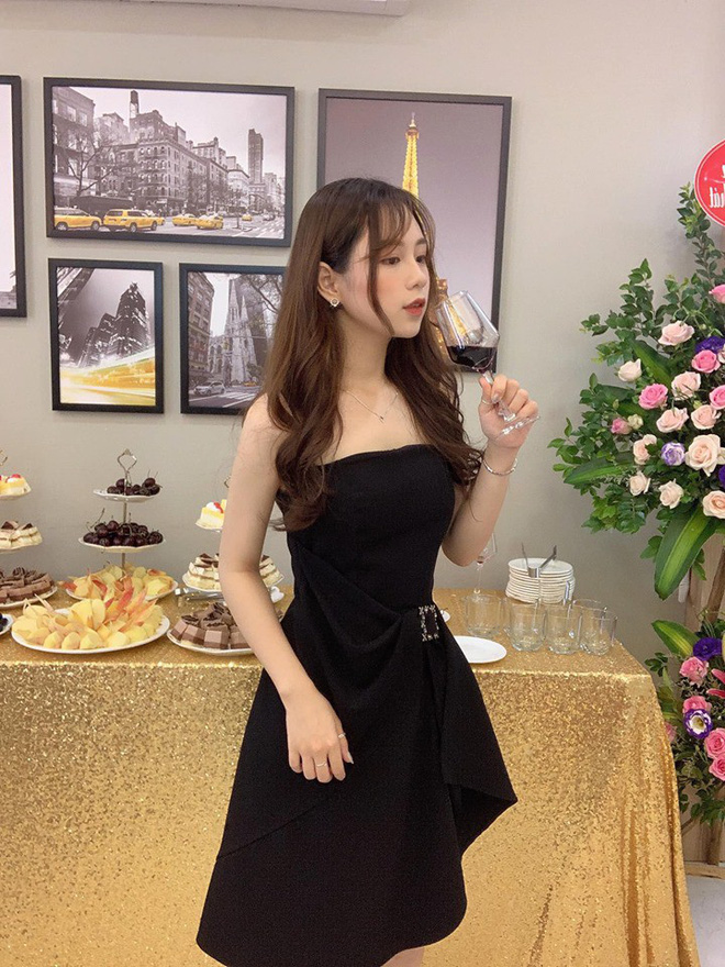 Nhan sắc xinh xắn như búp bê của nàng hot girl 21 tuổi