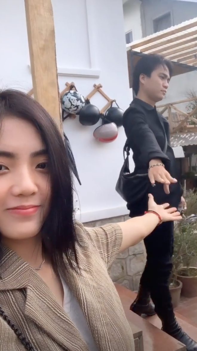 Những hình ảnh ngọt ngào khác của couple trên story Instagram của Lâm Á Hân.