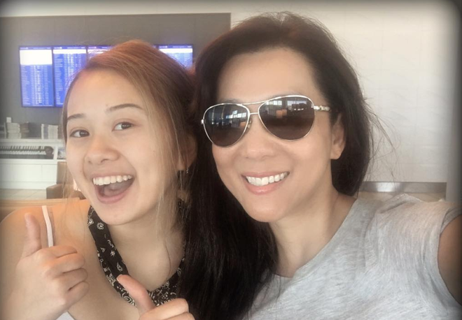 Trong 2 cô con gái, Yenli sở hữu nhiều đường nét giống mẹ. Cô cũng có phong cách sôi động, tràn đầy năng lượng như bà mẹ nổi tiếng của mình.