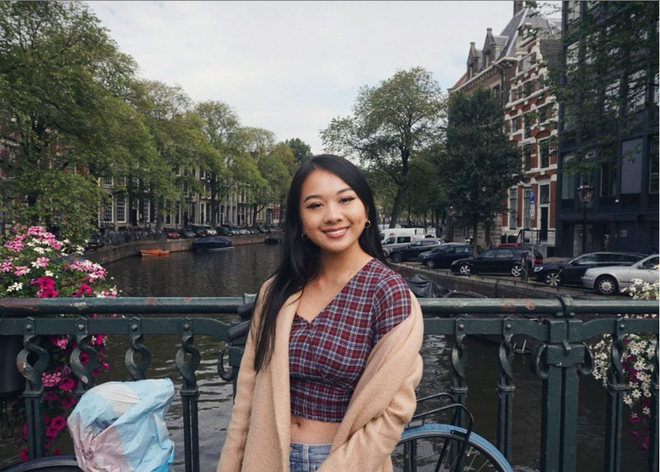 Càng lớn Yenli càng xinh đẹp, gợi cảm. Với làn da nâu cuốn hút cùng thân hình săn chắc, Yenli nhận được nhiều lời khen ngợi từ khán giả.