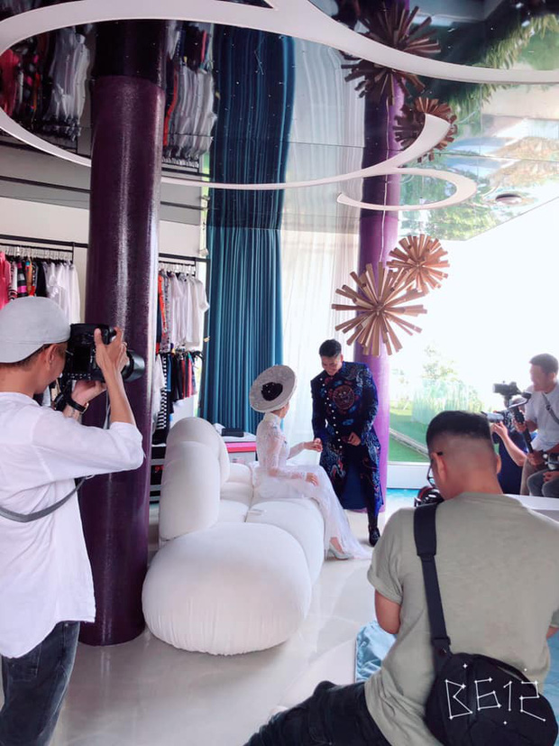 Khoảnh khắc tình cảm của couple rich kid - hot boy.