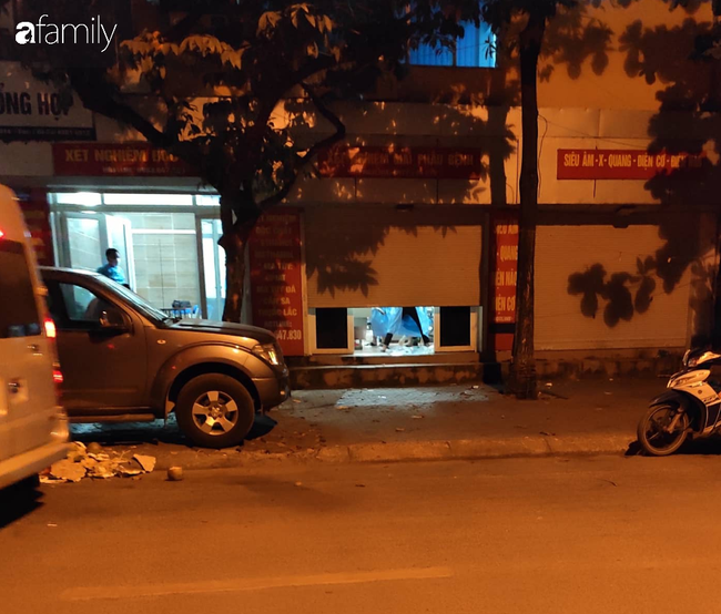 Cơ quan chức năng vẫn đang khám nghiệm tử thi.